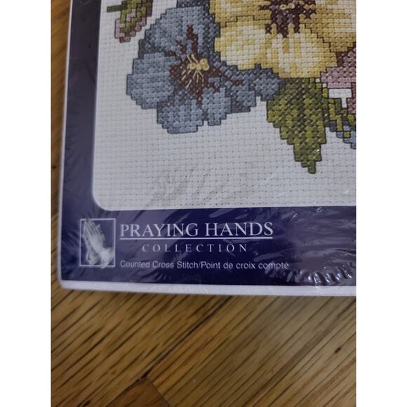 Designs for the Needle 114908 God is Love Cross Stitch Kit 8"x8" Praying Hands - Picture 3 of 8
